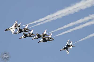 Thunderbirds breaking formation